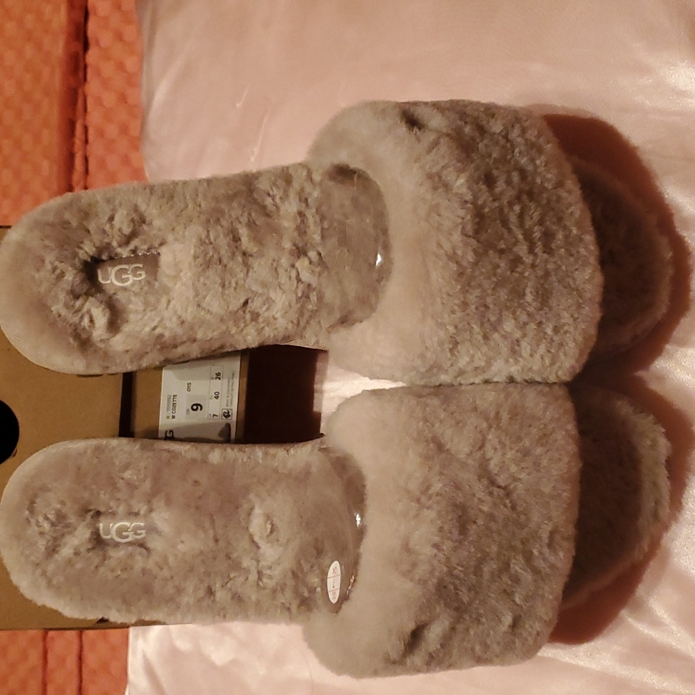 UGG.Slippers
